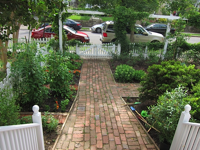 Front Yard Edible Gardens